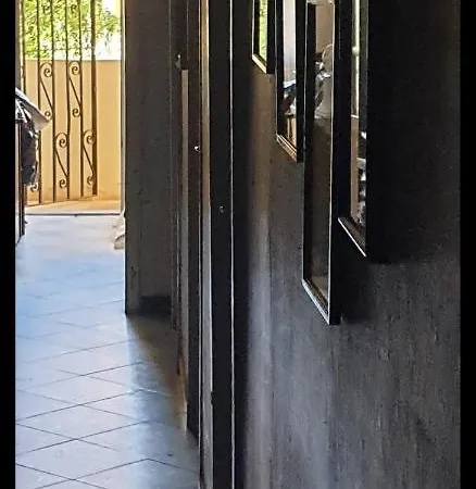 民宿 Cagliari, *